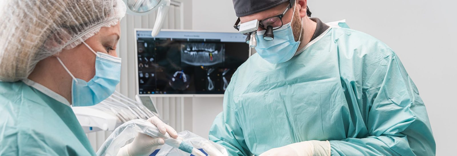Endodontija ar mikroskopa palīdzību